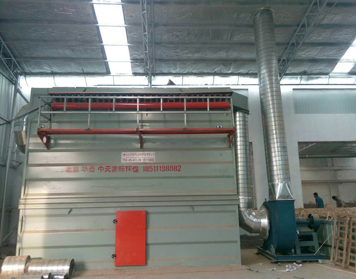 我公司為家具廠設(shè)計(jì)、制作的<strong>大型脈沖袋式除塵器</strong>